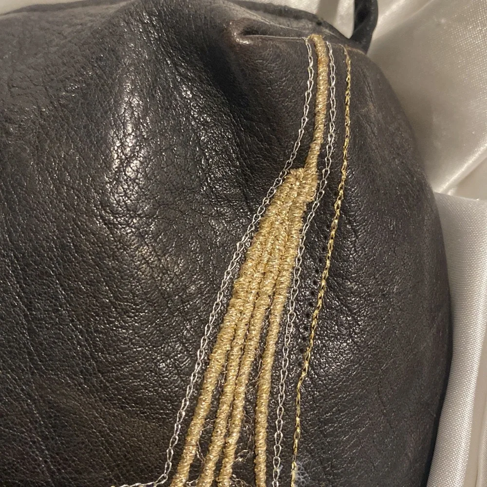 BRACCIALINI VINTAGE LEATHER CROSSOVER BAG WITH EMBEZZLEMENT
